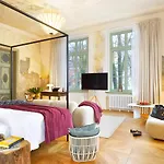 Arche Dwor Uphagena 公寓式酒店 4*