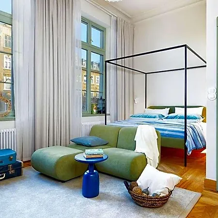 Arche Dwor Uphagena Apart Otel
